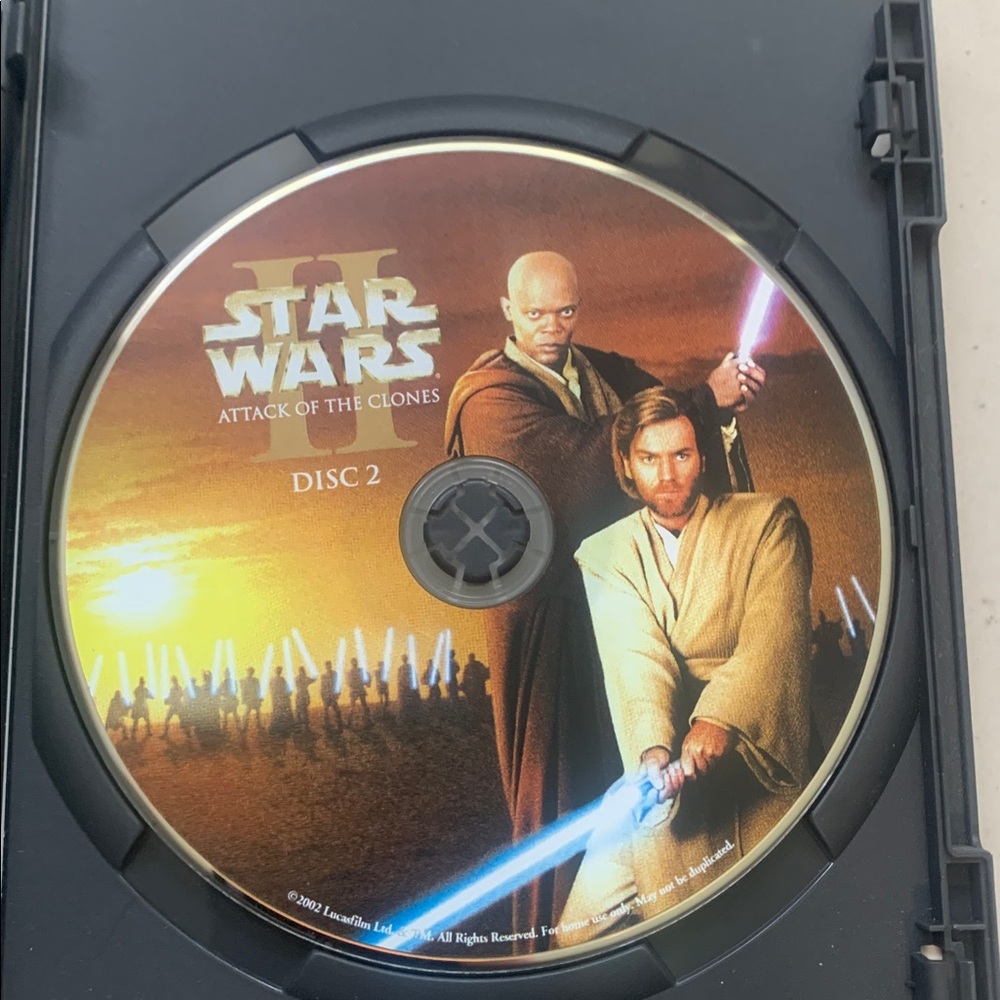 Star Wars Blu-ray and DVD Set - The Force Awakens and Attack Of The Clones - Picture 6 of 6